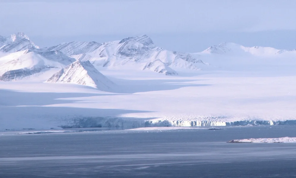 Fra Isfjorden på Vest-Spitsbergen den 27. september 2012. Foto: Bjoertvedt / cc by-sa 3.0 / Wikimedia Commons.