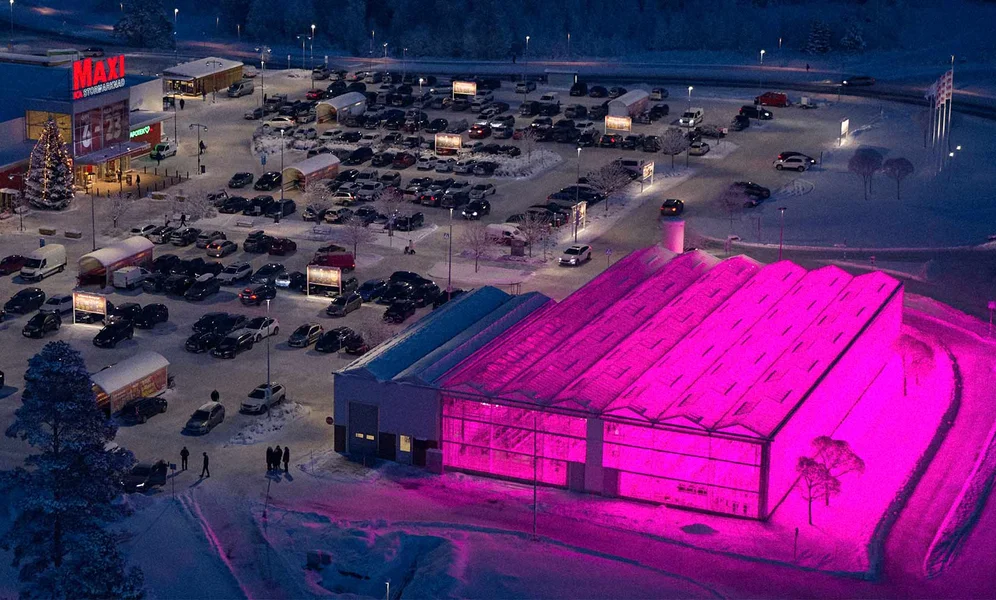 Agtiras anlegg utenfor supermarkedet ICA Maxi i Östersund. (Foto: Agtira AB/Vast Works)