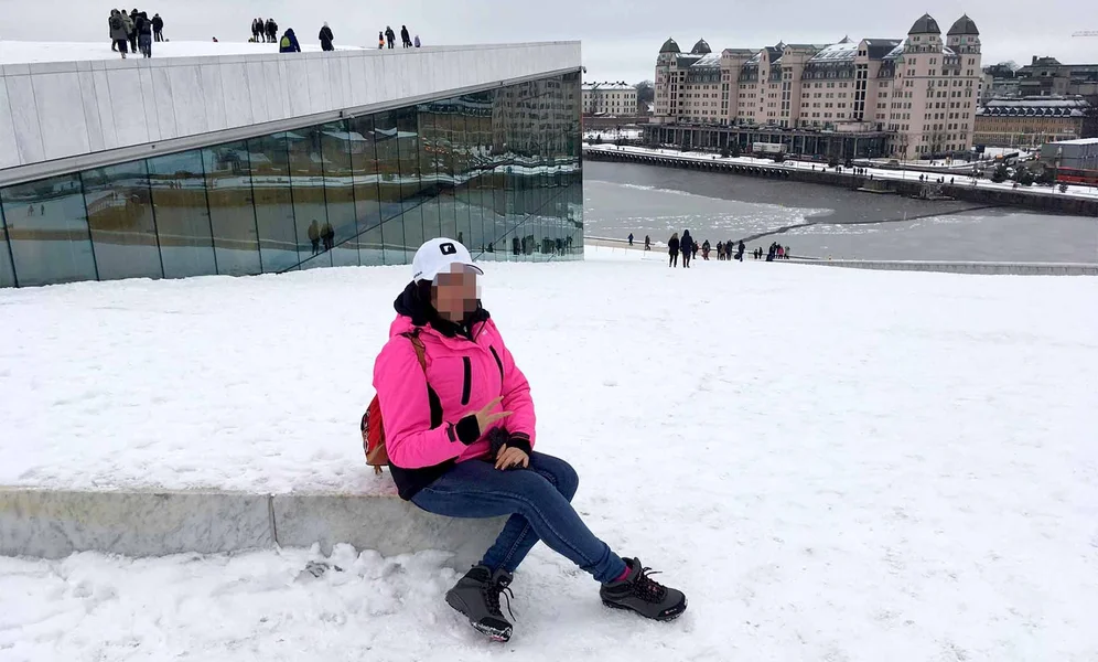 En kvinne i 30-årene fra Guatemala er avbildet i Oslo tidlig på året i 2018. Seks år senere blir hun arrestert av politiet for å ha oppholdt seg ulovlig i landet. (Foto: Privat/Facebook)