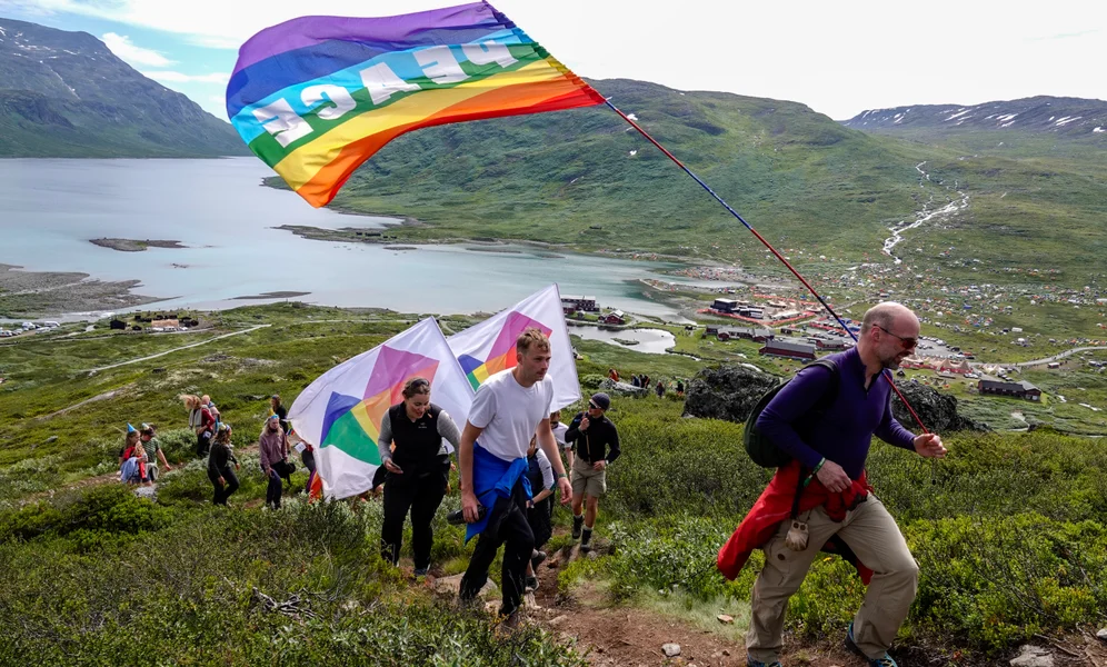 Eidsbugarden 20240719
Det var rekordoppslutning om Vinjepride som fredag sto på programmet under årets Vinjerock, musikkfestivalen som går over tre dager i juli. Festivalen har vært arrangert ved bredden av Bygdin siden 2006.
Foto: Heiko Junge / NTB