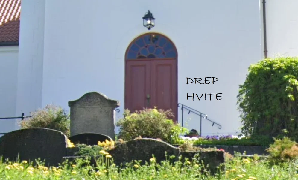 PS: Vi måtte dessverre fjerne bildet av Heggen kirke da Bygdeposten ikke ville la oss benytte deres anonyme leserbilde. Vi har i stedet konstruert et illustrasjonsbilde med samme tekst på kirkeveggen ved hjelp av Google maps.