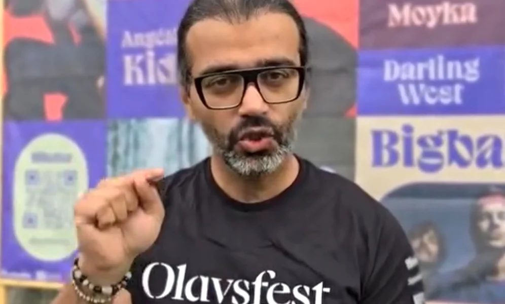 Karim Abduladhim Tahir ble ansatt som mangfolds- og integreringsrådgiver for Olavsfest i mai 2024. Skjermdump fra video han har lagt ut på Facebook med olavsfestreklame på arabisk.