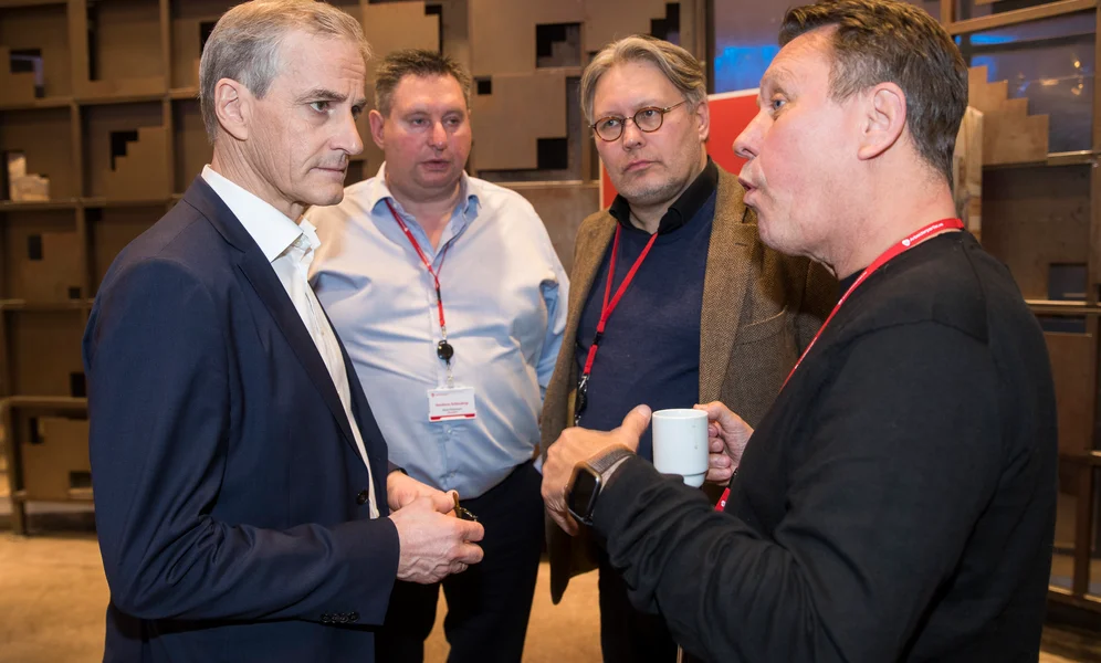 Oslo 20190406.
Jonas Gahr Støre i samtale med Rune Edvardsen, Skjalg Fjellheim og Gunnar Wilhelmsen t.h under landsmøtet til Arbeiderpartiet i Folkets Hus i Oslo
Foto: Terje Pedersen / NTB