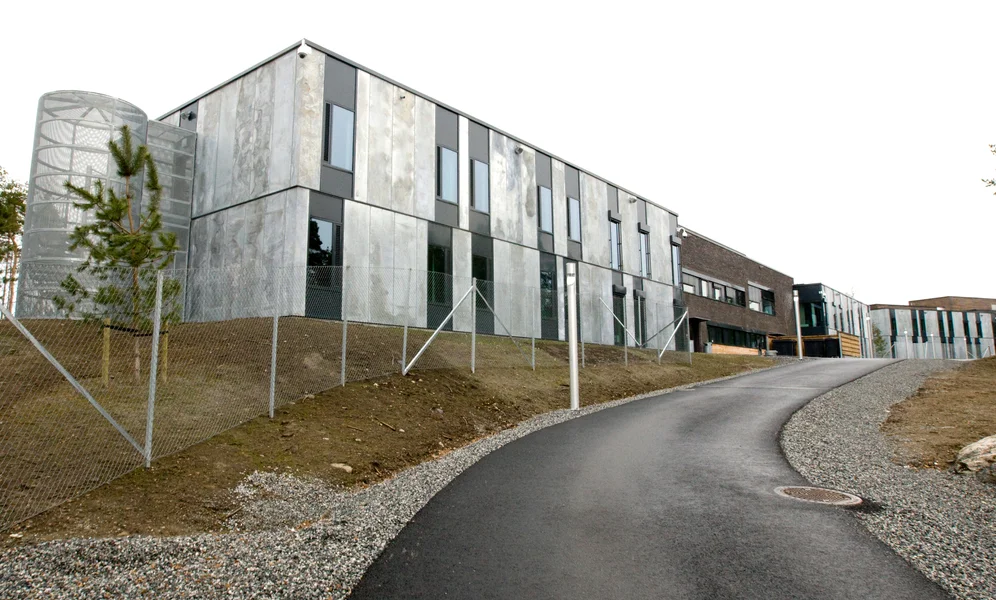 Eksteriør av boenhetene i Halden fengsel.
Foto: Heiko Junge / NTB