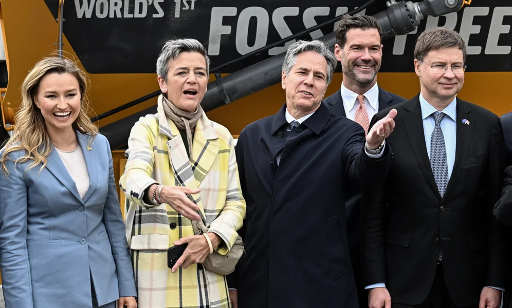 LULEÅ 20230530
Energi- och näringsminister Ebba Busch, EU:s kommissionär för konkurrenskraft Margrethe Vestager, USA:s utrikesminister Antony Blinken, bistånds- och utrikeshandelsminister Johan Forssell och EU:s kommissionär för handel Valdis Dombrovskis under ett verksamhetsbesök på Hybrit i Luleå. Man besöker Luleå för att delta i möte arrangerat av Sveriges EU-ordförandeskap i handels- och teknikrådet mellan EU och USA i Luleå.
Foto: Jonas Ekströmer / TT / kod 10030