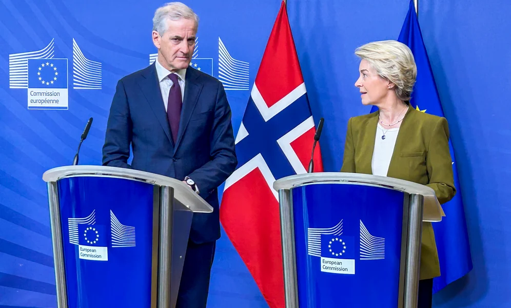Statsminister Jonas Gahr Støre møter Europakommisjonens president Ursula von der Leyen for å signere avtale om «Grønn allianse», et samarbeid på høyt nivå om energi, industri og klima mellom Norge og EU.
Foto: Ingrid Brandal Myklebust / SMK / NTB